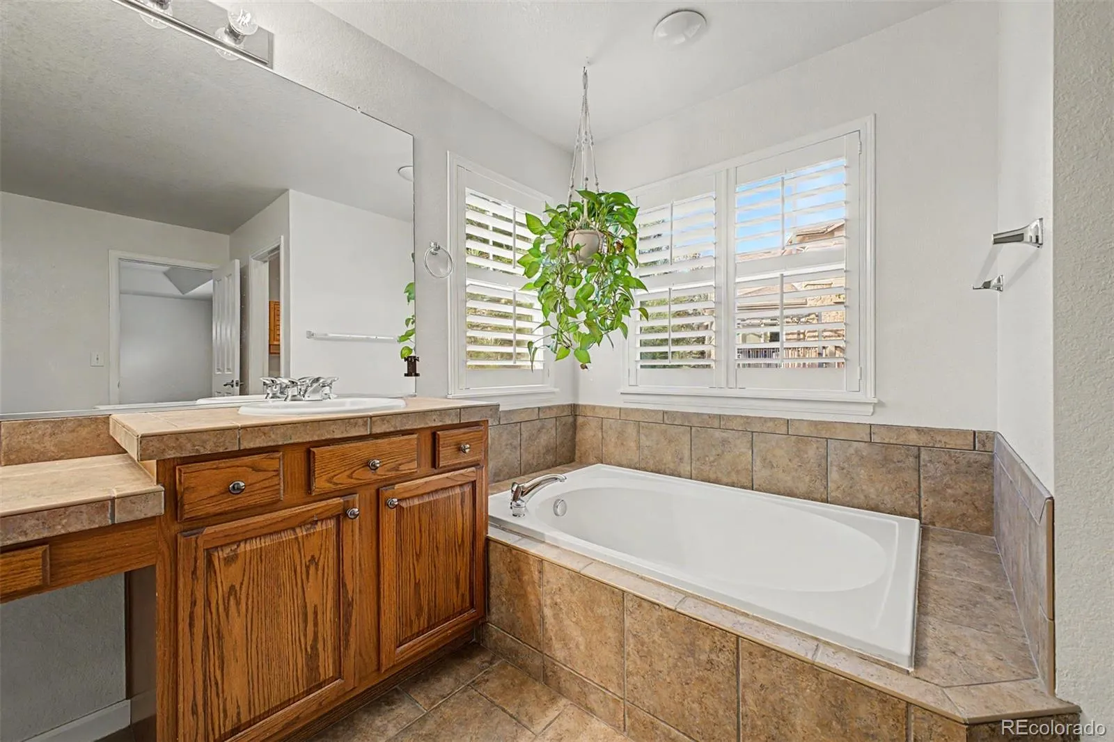 6934 S Fultondale Circle Aurora CO 80016 MLS #REC5682566 05192026165830 1600 23