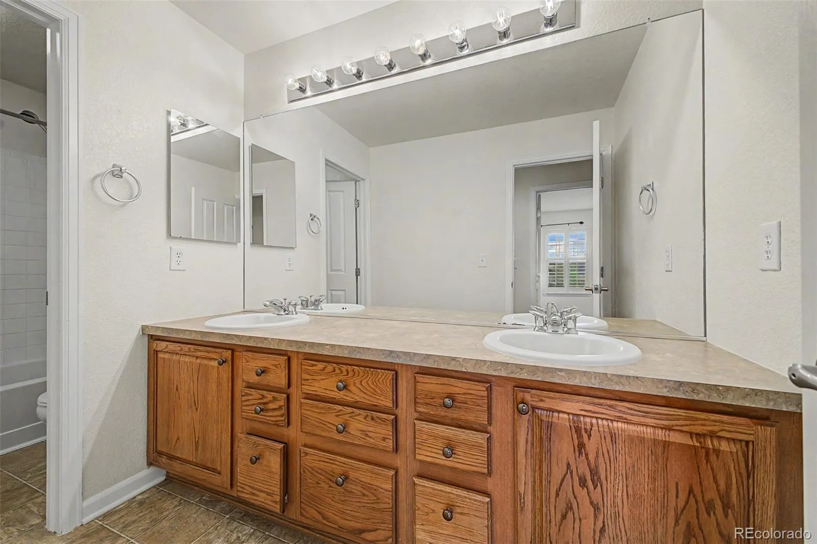 6934 S Fultondale Circle Aurora CO 80016 MLS #REC5682566 05192026165830 1600 30