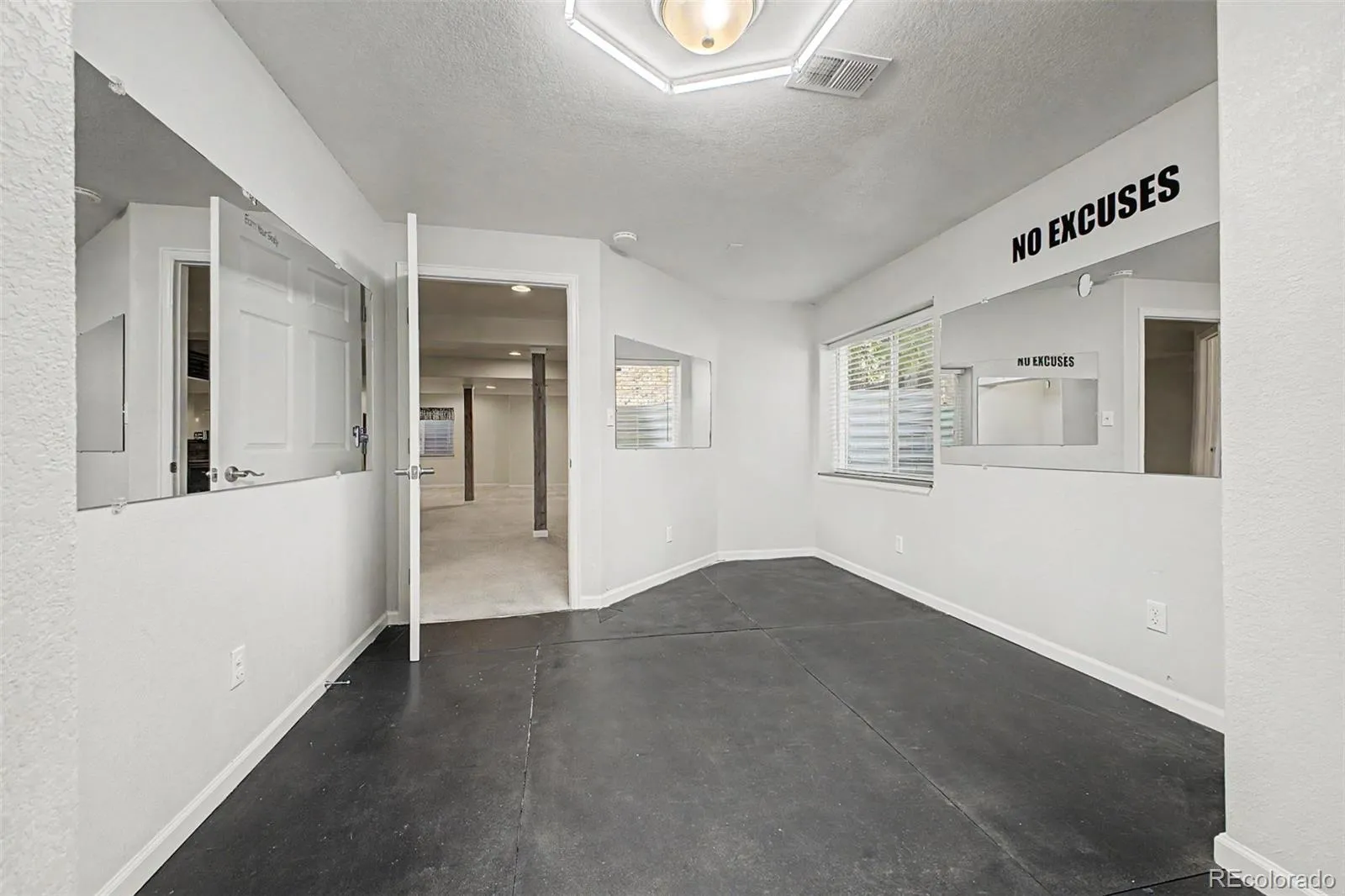 6934 S Fultondale Circle Aurora CO 80016 MLS #REC5682566 05192026165830 1600 40