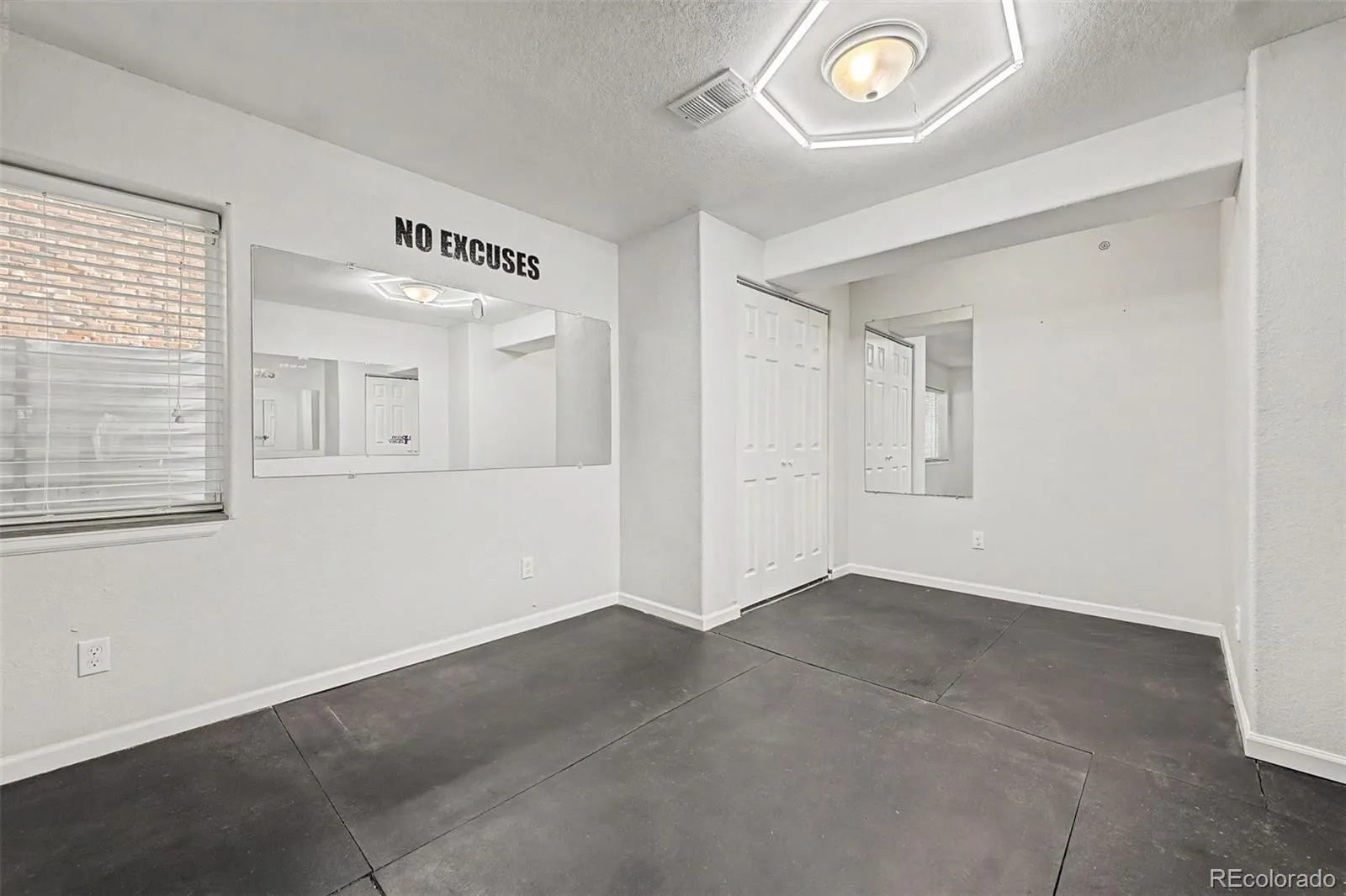 6934 S Fultondale Circle Aurora CO 80016 MLS #REC5682566 05192026165830 1600 41