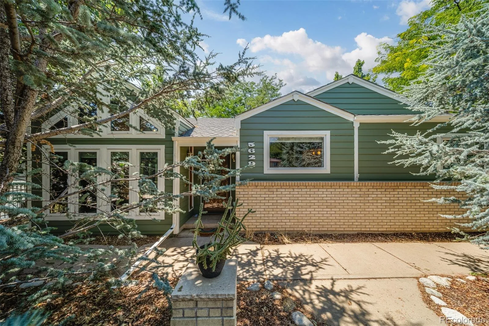 5629 S Greenwood Street Littleton CO 80120 | MLS #REC5682835 08142026221609 1600 24