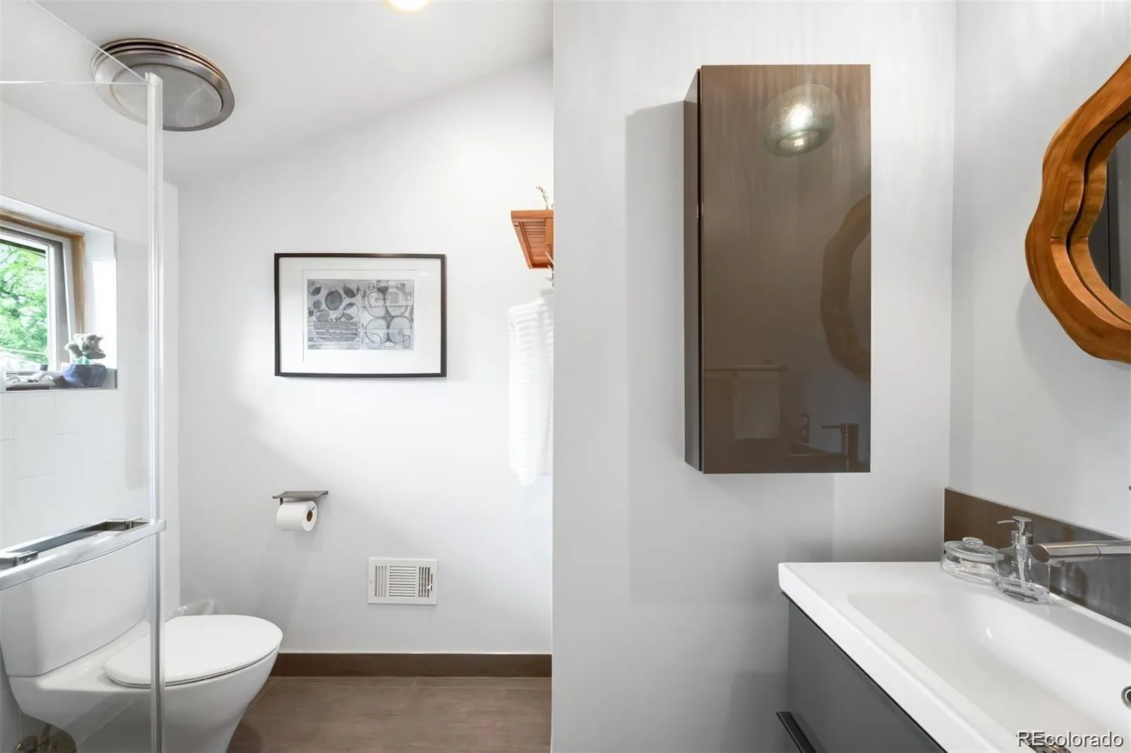 04072026012037 1600 16