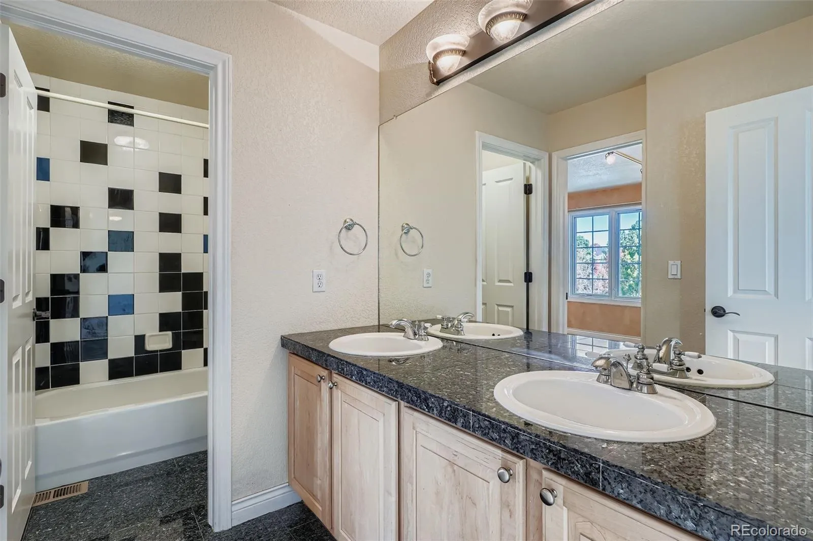 5398 S Jay Drive Littleton CO 80123 MLS #REC5704469 04242026180719 1600 22