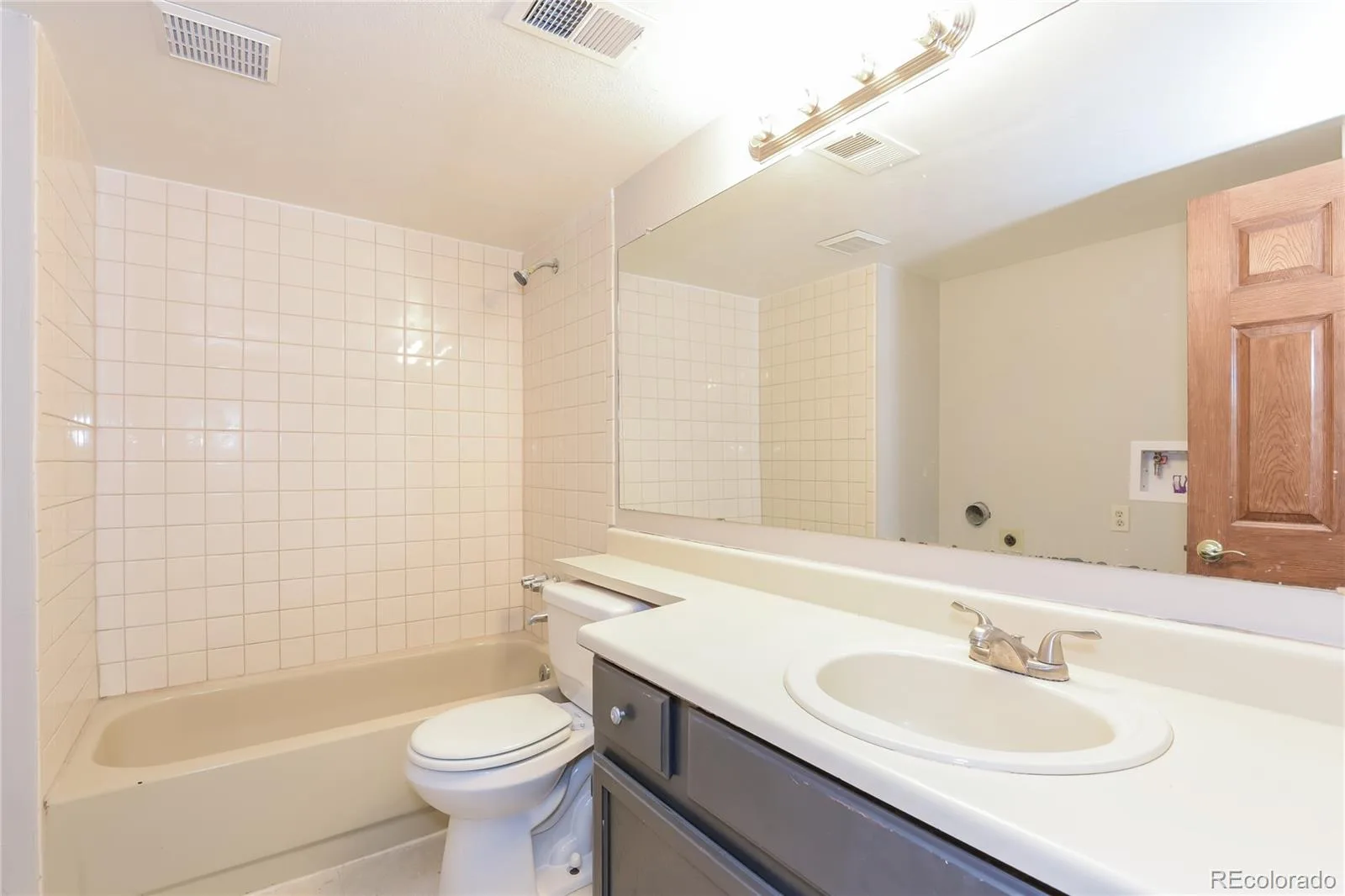 4050 S Espana Way Aurora CO 80013 | MLS #REC5708447 08312026033334 1600 7