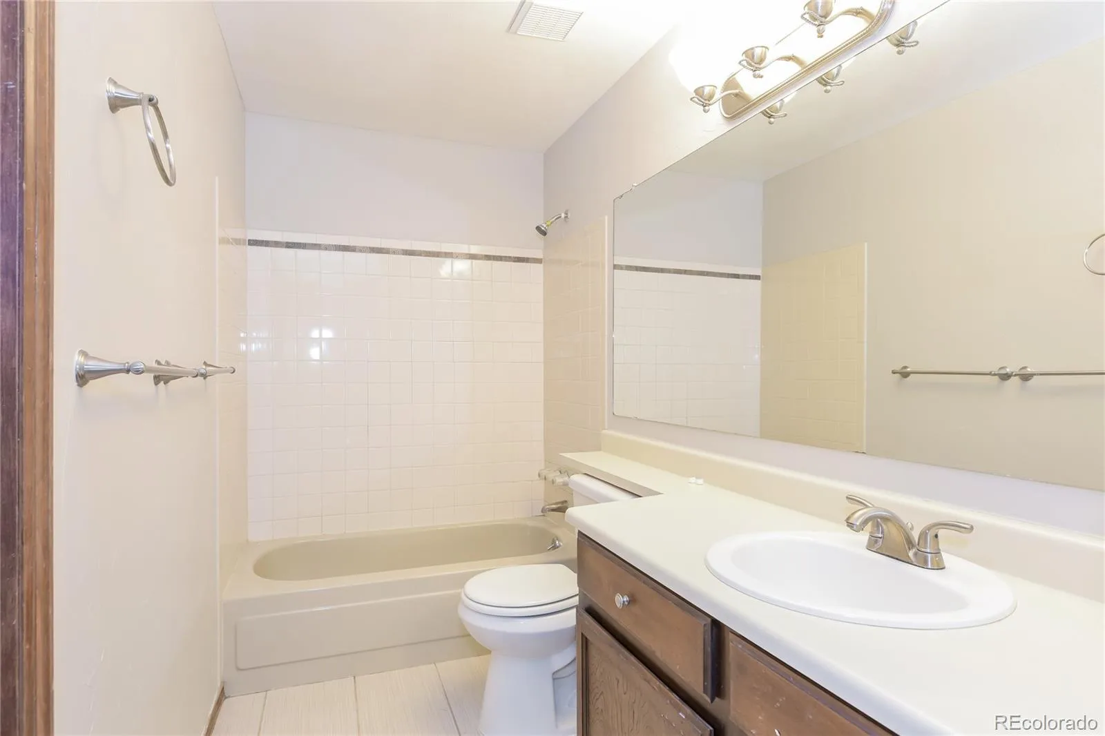 4050 S Espana Way Aurora CO 80013 | MLS #REC5708447 08312026033334 1600 9