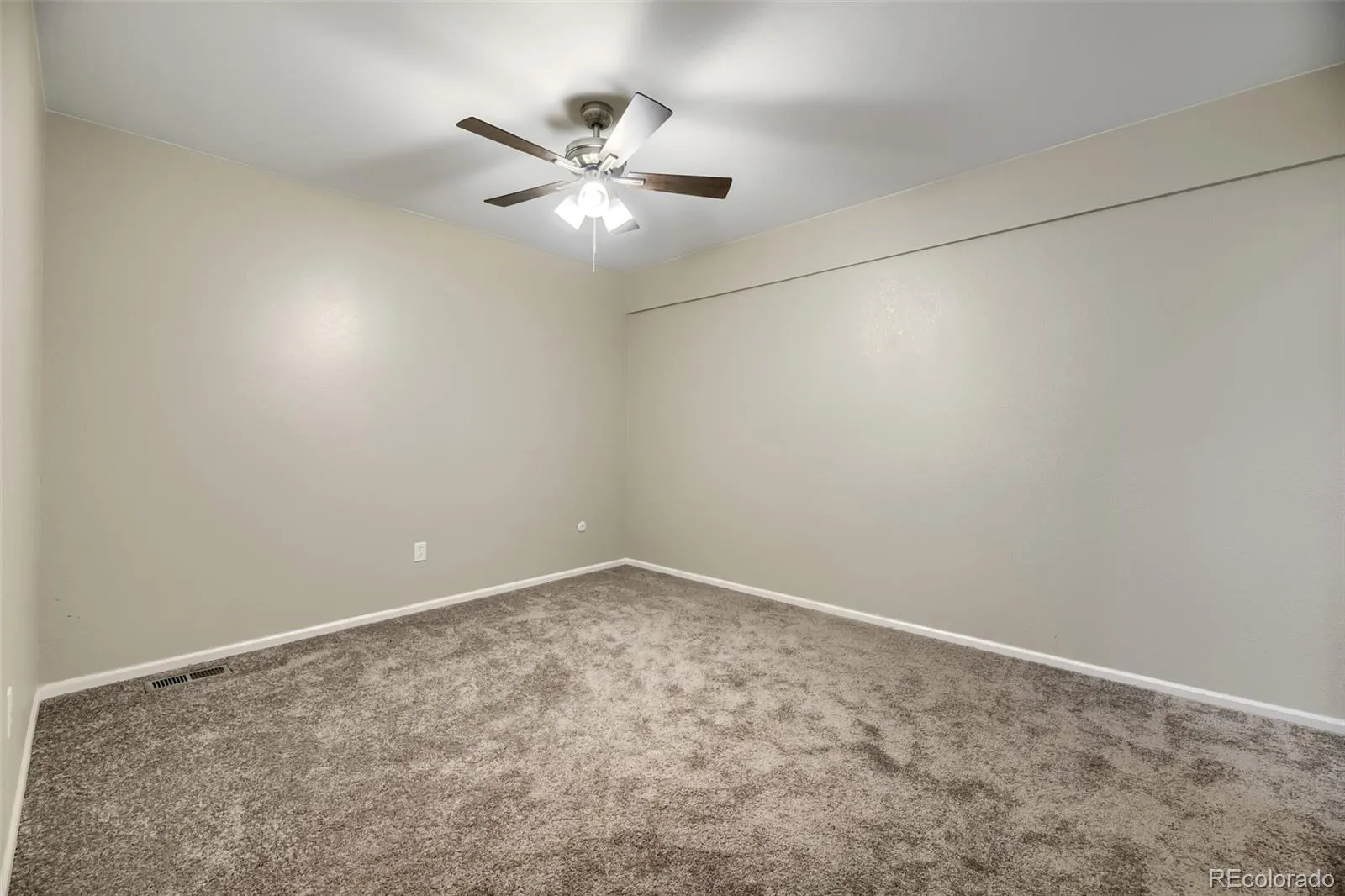 2181 S Victor Street #E Aurora CO 80014 MLS #REC5715917 05252026212134 1600 14