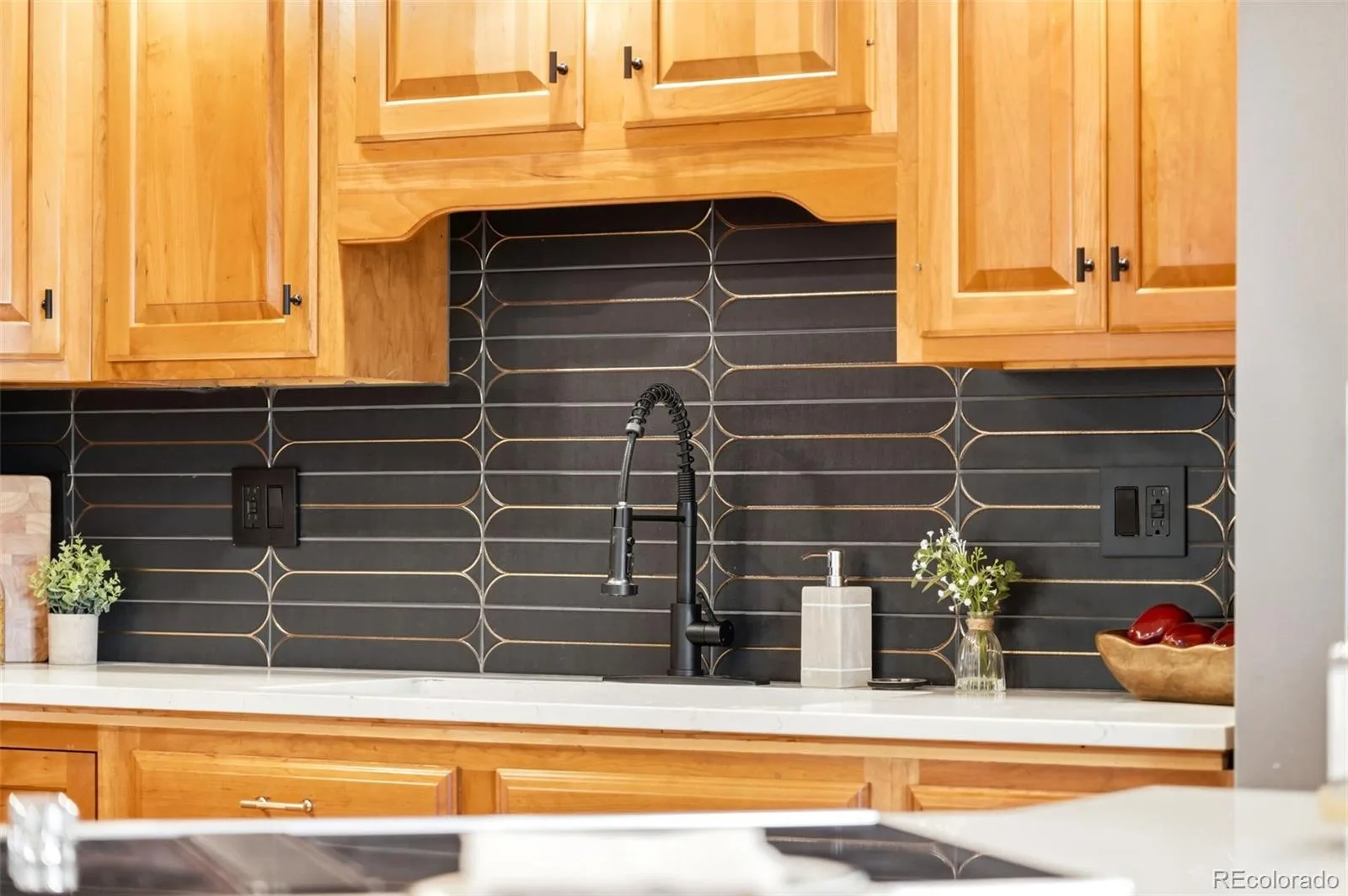 191 October Place Castle Rock CO 80104 | MLS #REC5722793 07242026160237 1600 14