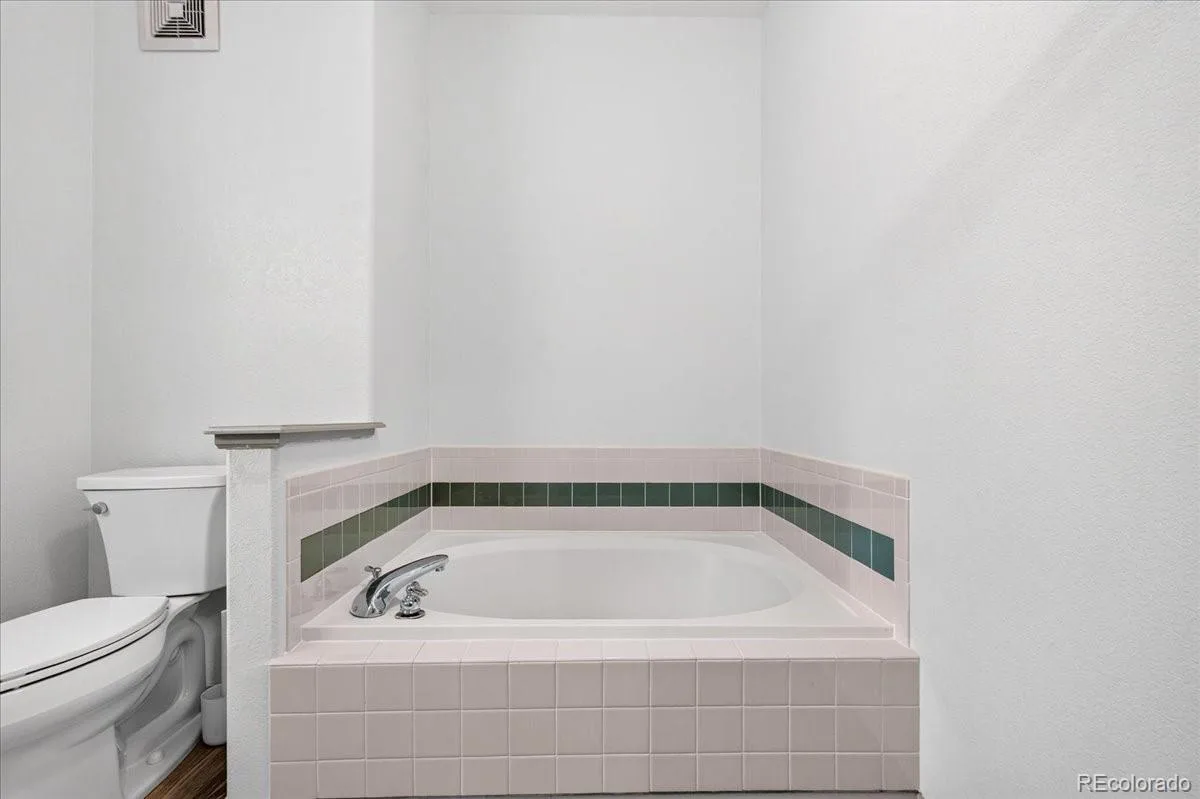 1703 Whitehall Drive #10B Longmont CO 80504 | MLS #REC5723100 06192026233529 1200 23