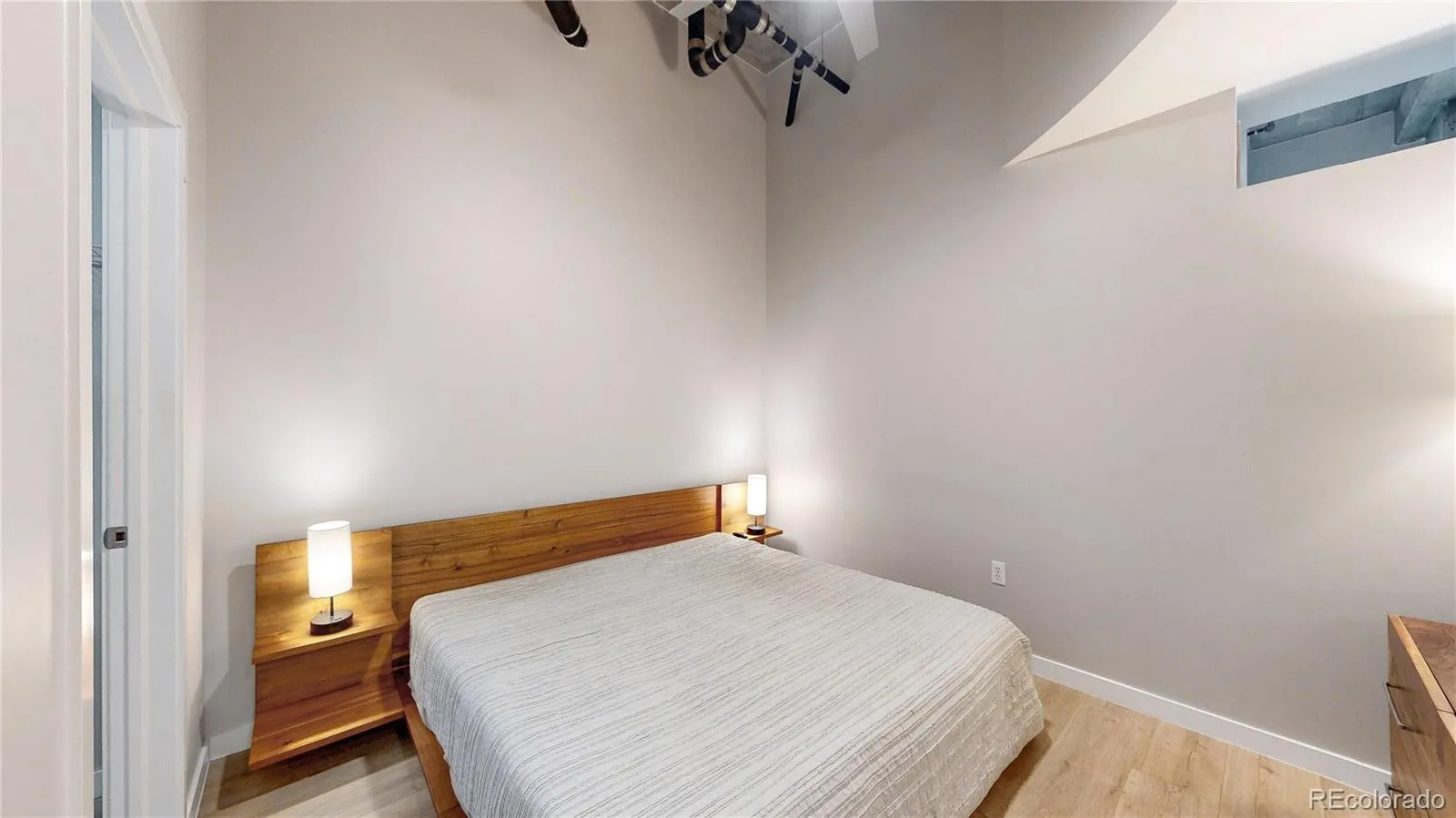 04042026202816 1600 12