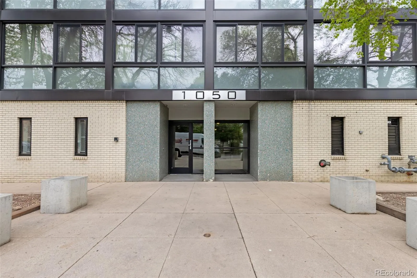 1050 N Corona Street #302 Denver CO 80218 MLS #REC5728269 05052026045853 1600 19