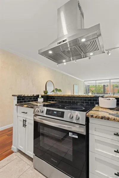 1050 N Corona Street #302 Denver CO 80218 MLS #REC5728269 05052026045853 800 8