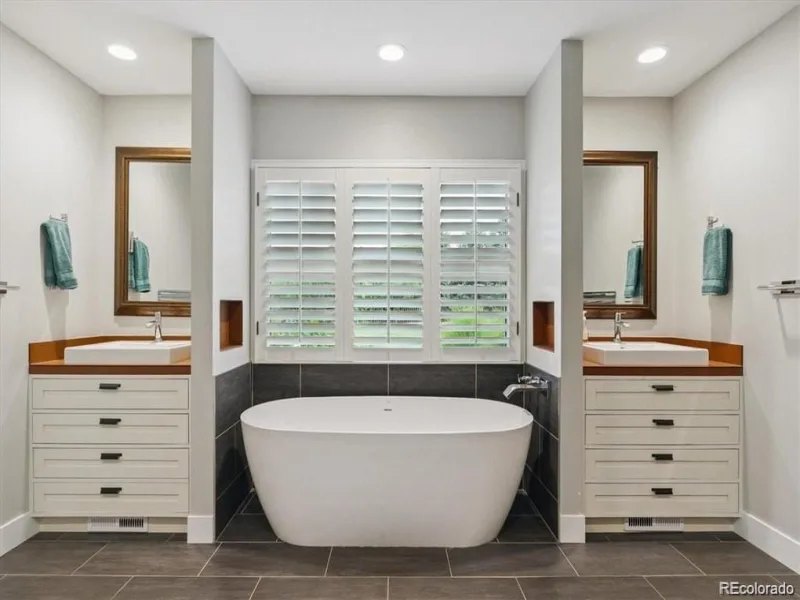 4900 Lakeshore Drive Littleton CO 80123 | MLS #REC5729777 08262026213830 800 46