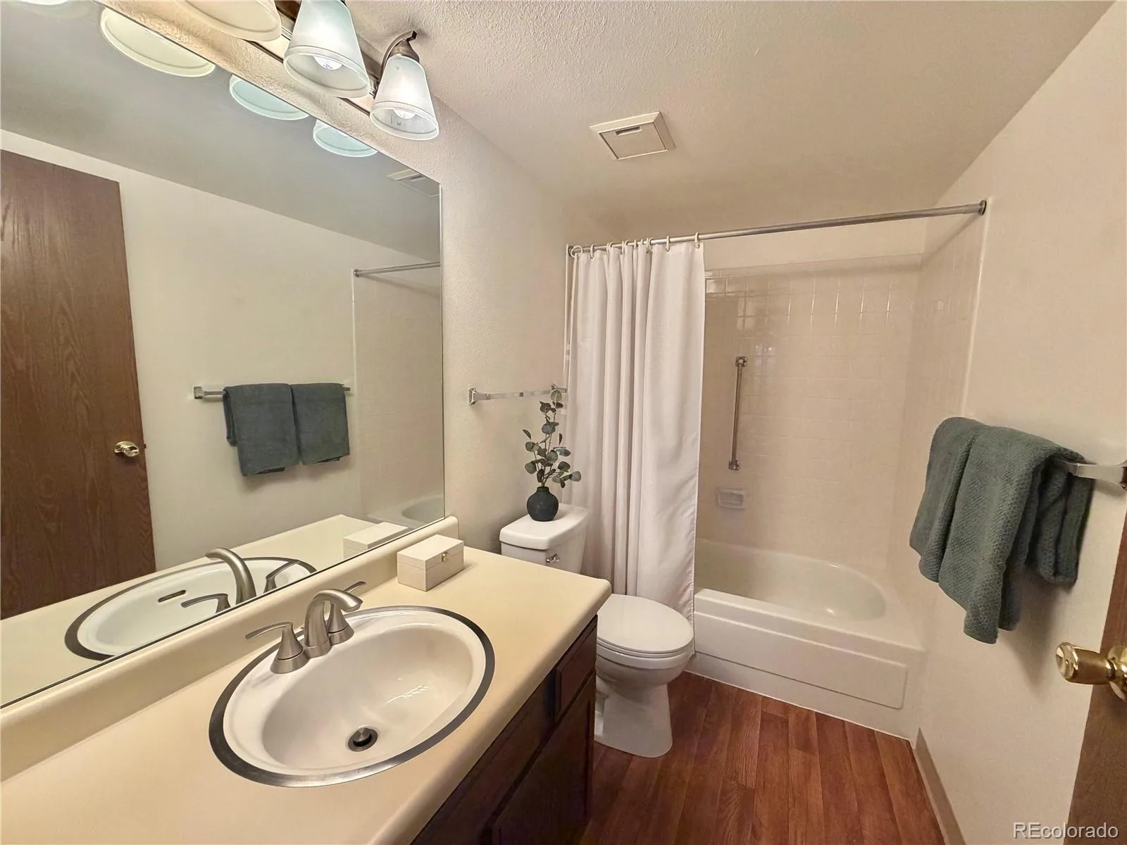 13890 E Marina Drive #305 Aurora CO 80014 | MLS #REC5734044 09292026235744 1600 5
