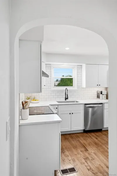 5390 Primrose Lane Denver CO 80221 MLS #REC5737815 05022026052423 800 7