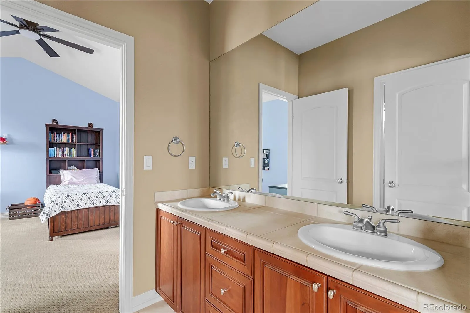 4358 W Hinsdale Avenue Littleton CO 80128 MLS #REC5746094 05252026211851 1600 24