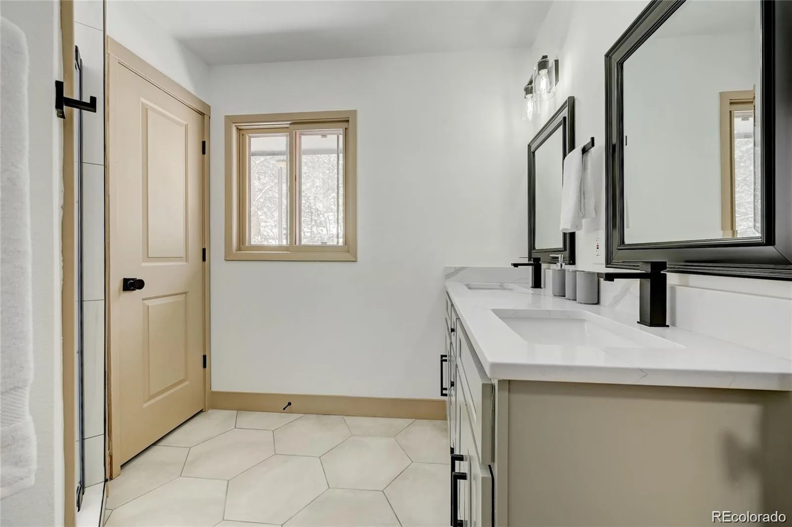 11710 Spruce Canyon Circle Golden CO 80403 | MLS #REC5751694 08012026035959 1600 18