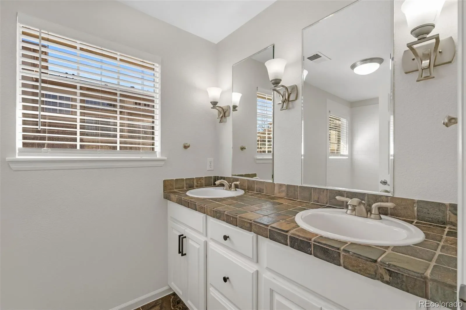 03262026232519 1600 15