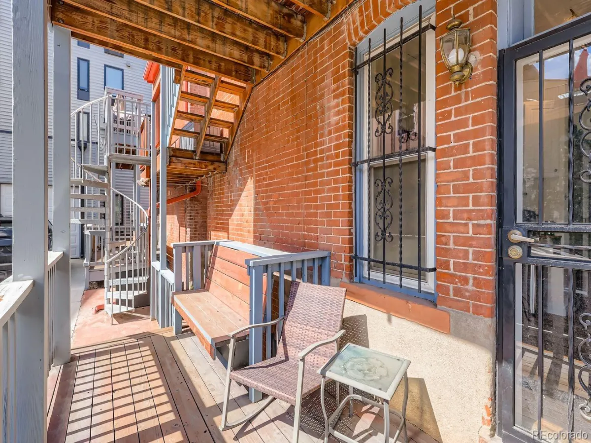 04052026220734 1200 16