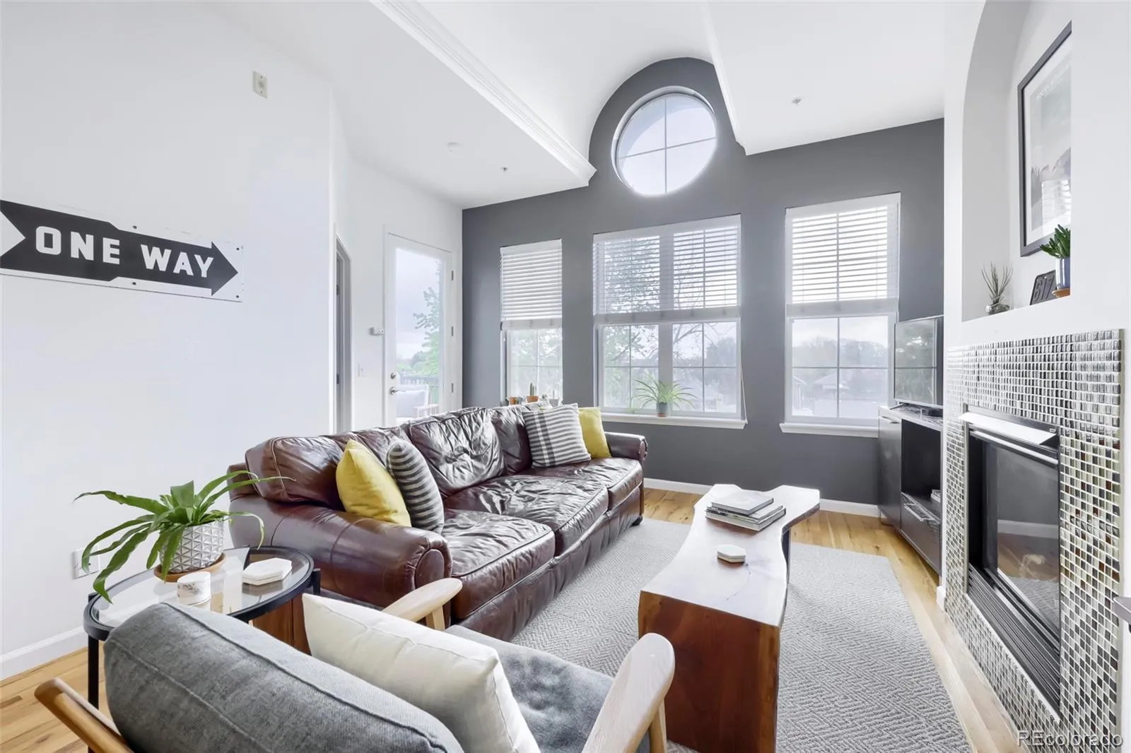 04162026212133 1600 8