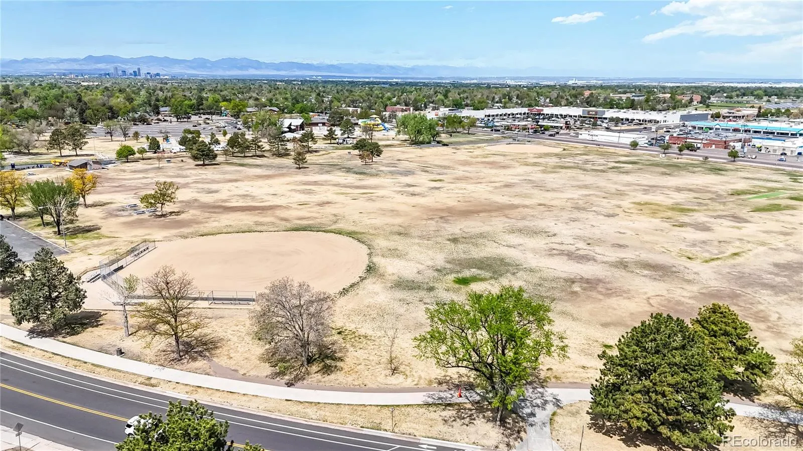 359 Quentin Street Aurora CO 80011 MLS #REC5760402 05052026225510 1600 35