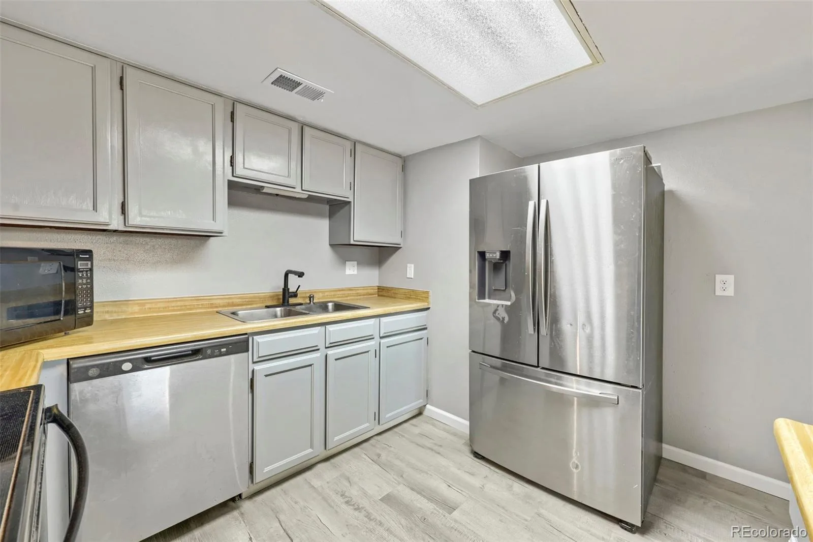 1125 S Oneida Street #A Denver CO 80224 | MLS #REC5765631 10072026174800 1600 4