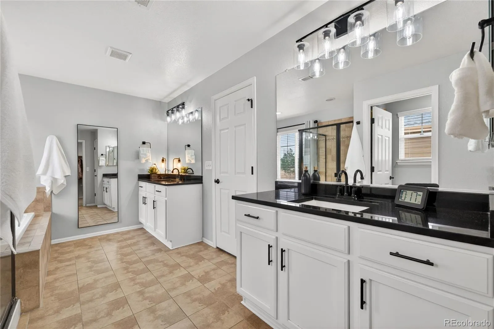 5241 S Eaton Park Way Aurora CO 80016 MLS #REC5769269 04202026210933 1600 27