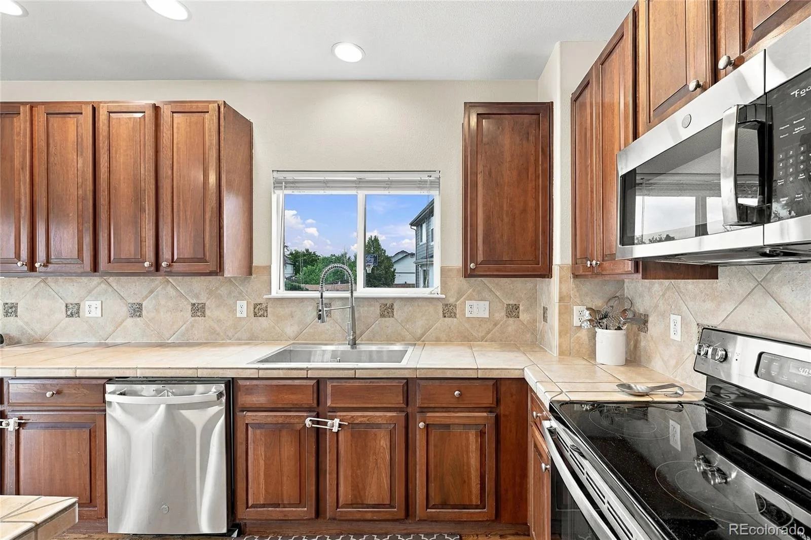 3903 S Quemoy Way Aurora CO 80018 | MLS #REC5772416 09262026195027 1600 10