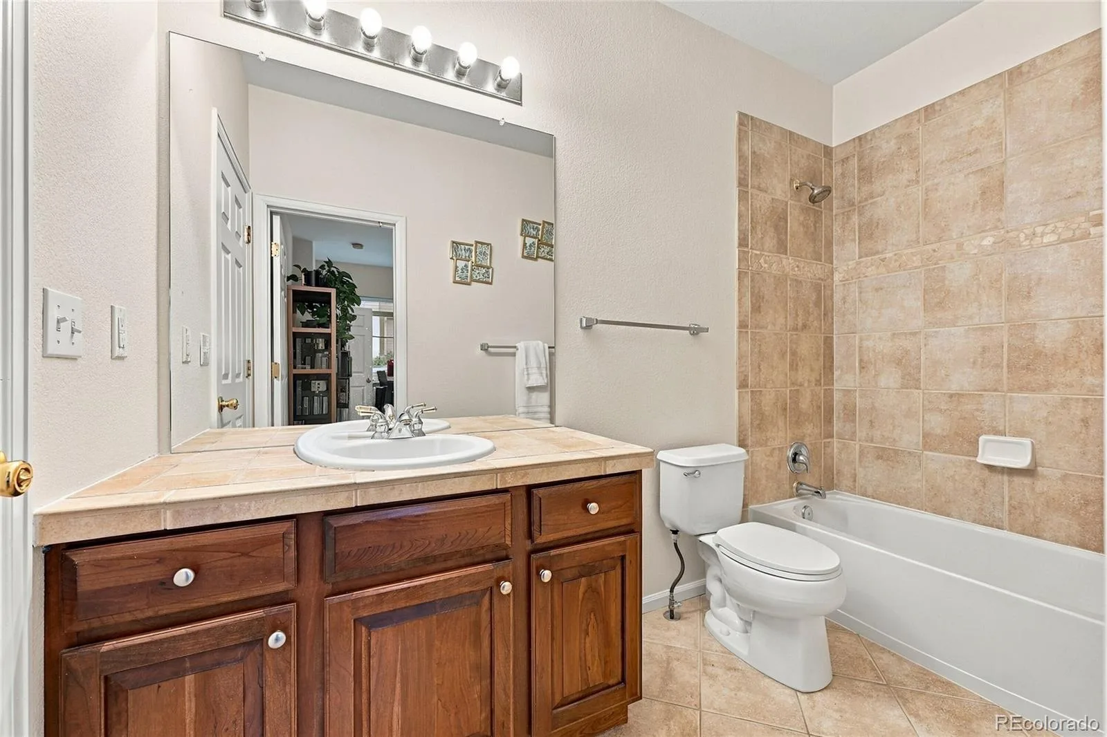 3903 S Quemoy Way Aurora CO 80018 | MLS #REC5772416 09262026195027 1600 15