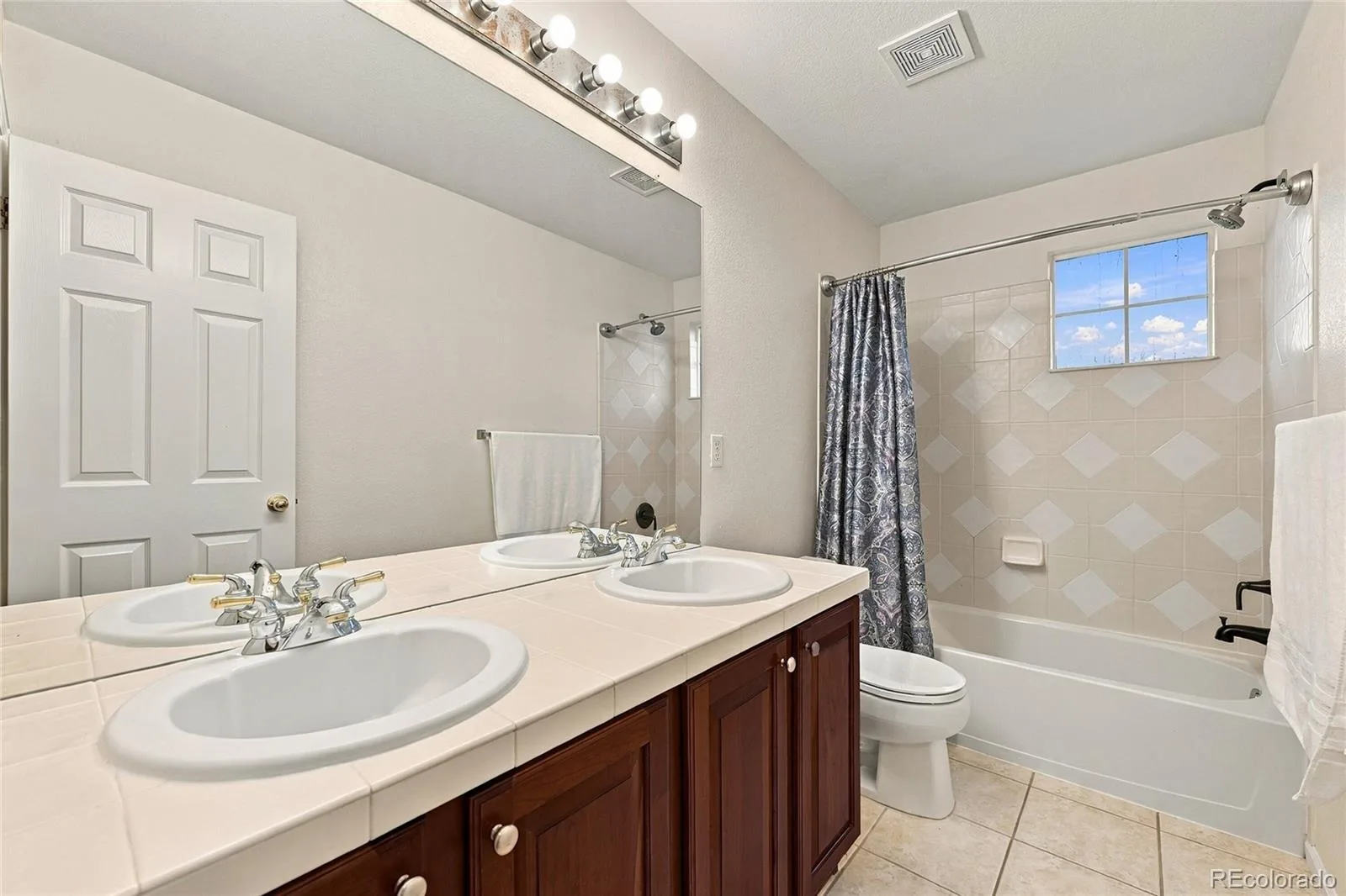 3903 S Quemoy Way Aurora CO 80018 | MLS #REC5772416 09262026195027 1600 25
