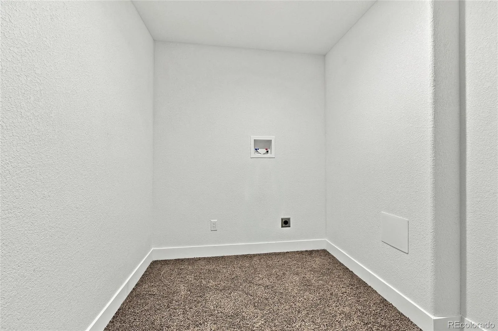 3903 S Quemoy Way Aurora CO 80018 | MLS #REC5772416 09262026195027 1600 29