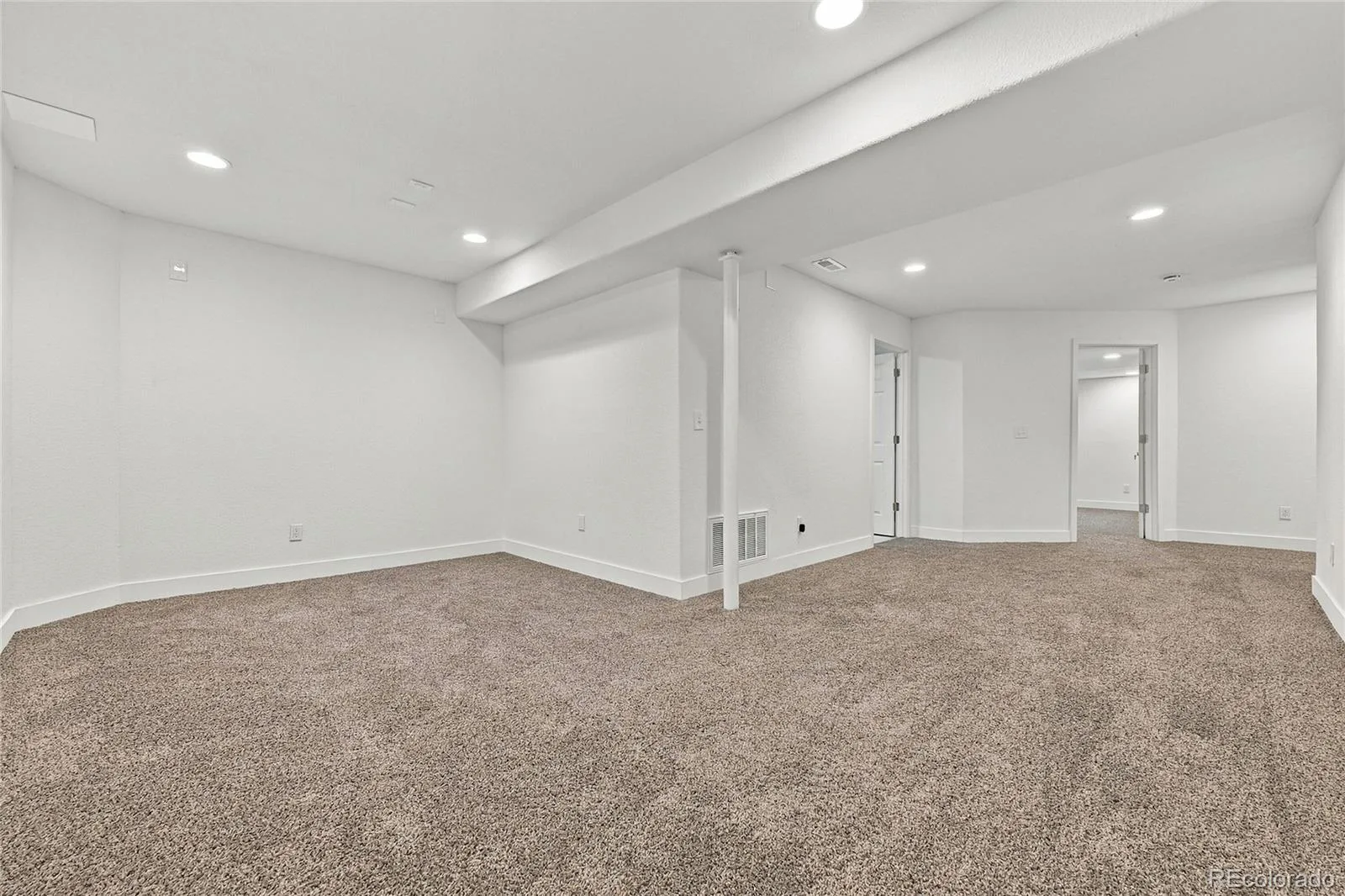 3903 S Quemoy Way Aurora CO 80018 | MLS #REC5772416 09262026195027 1600 34