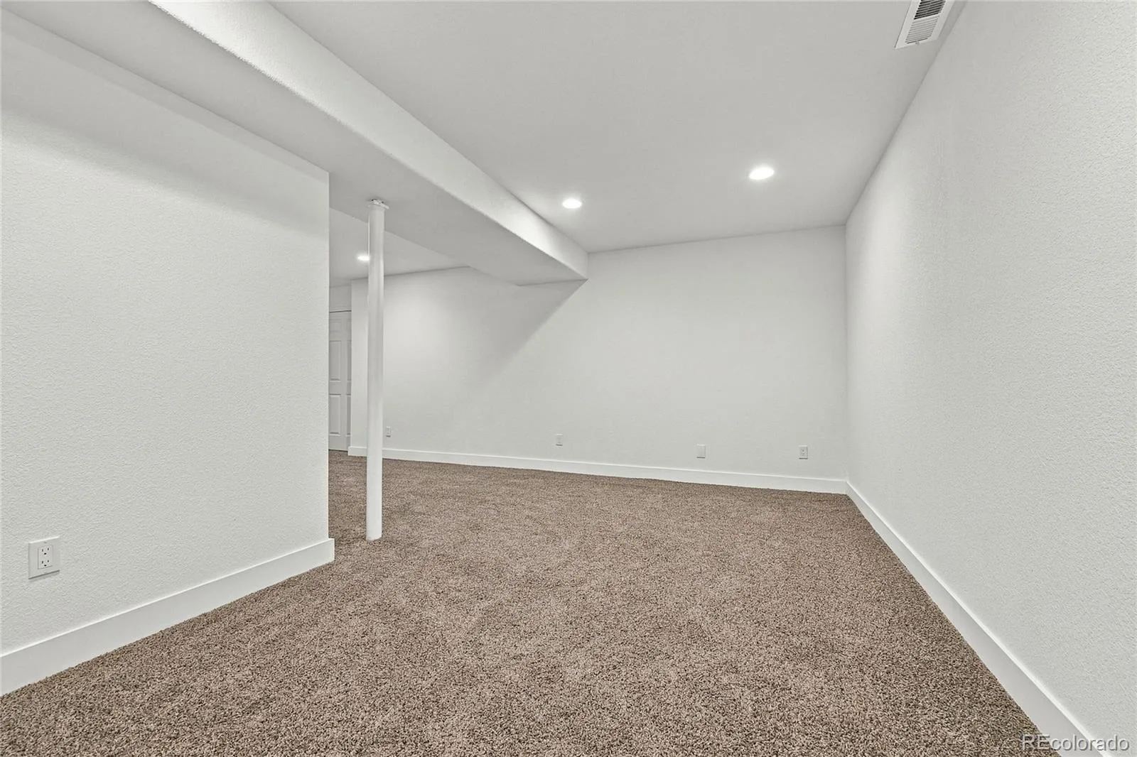 3903 S Quemoy Way Aurora CO 80018 | MLS #REC5772416 09262026195027 1600 35