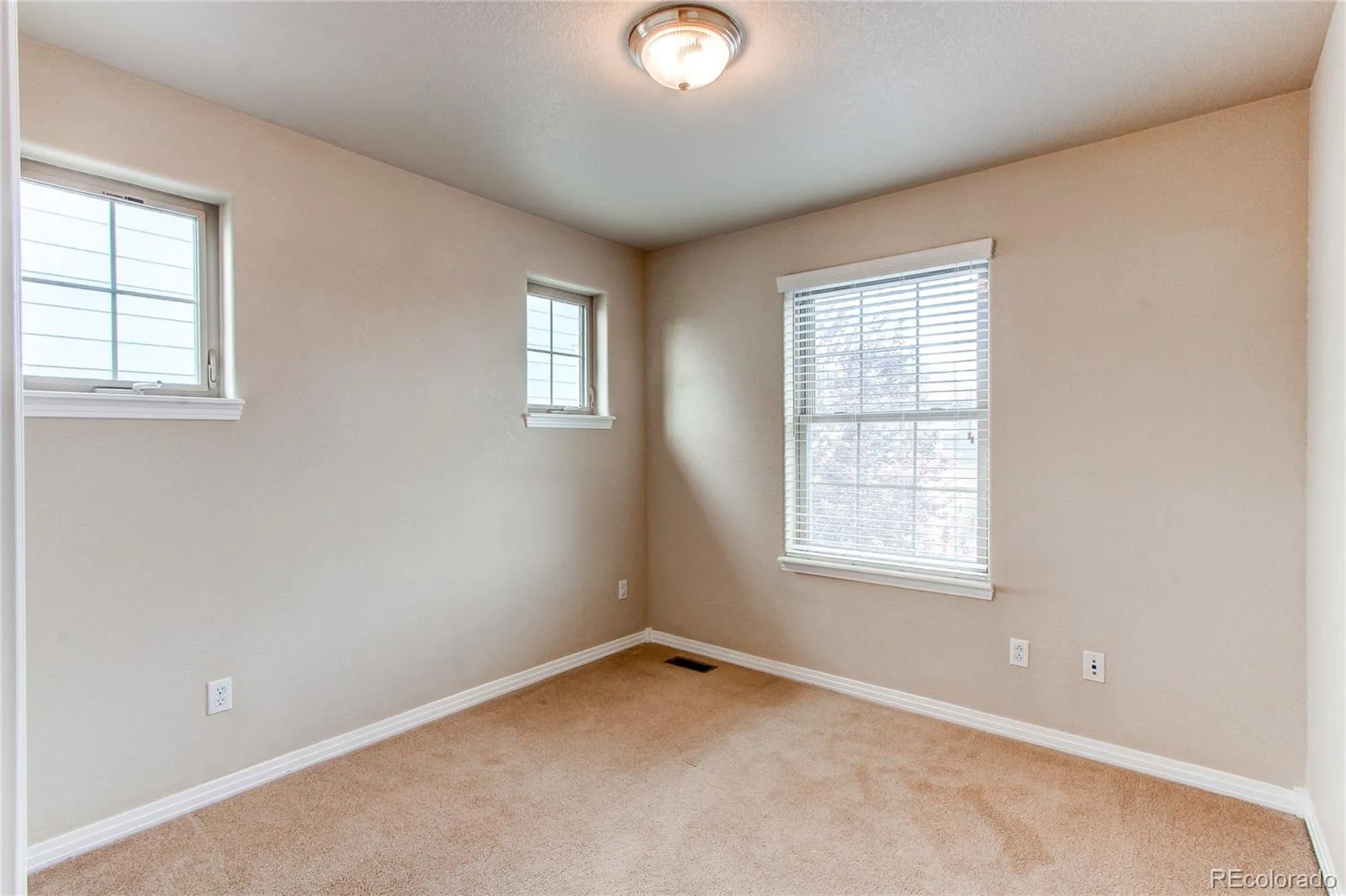 3561 Yosemite Street Denver CO 80238 MLS #REC5778495 05292026183750 1600 35