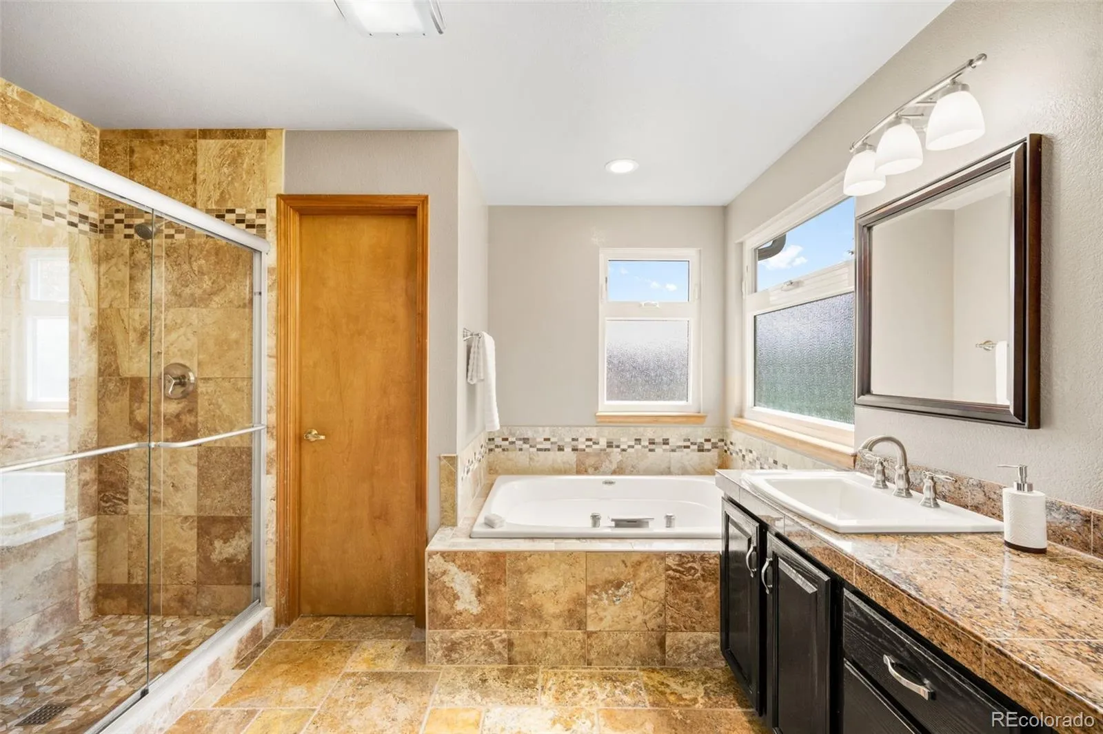 7687 S Allison Court Littleton CO 80128 MLS #REC5782498 05062026230546 1600 19