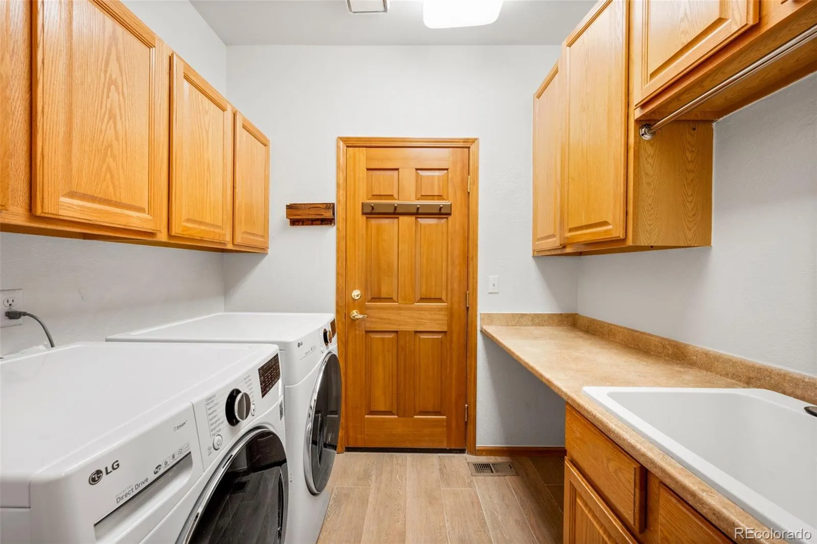 7687 S Allison Court Littleton CO 80128 MLS #REC5782498 05062026230546 1600 24