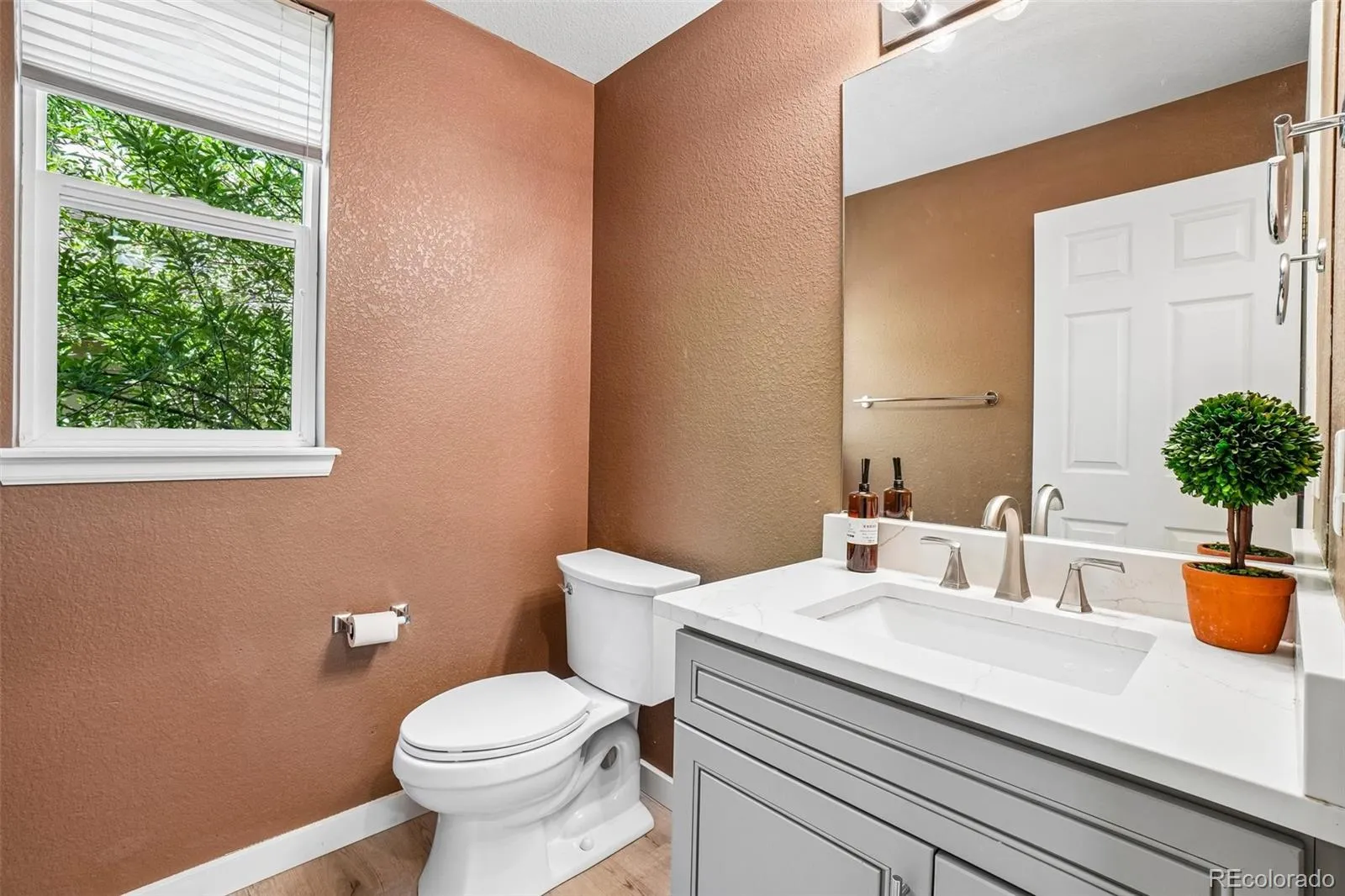 22668 E Lake Place Centennial CO 80015 MLS #REC5782513 04232026172613 1600 19