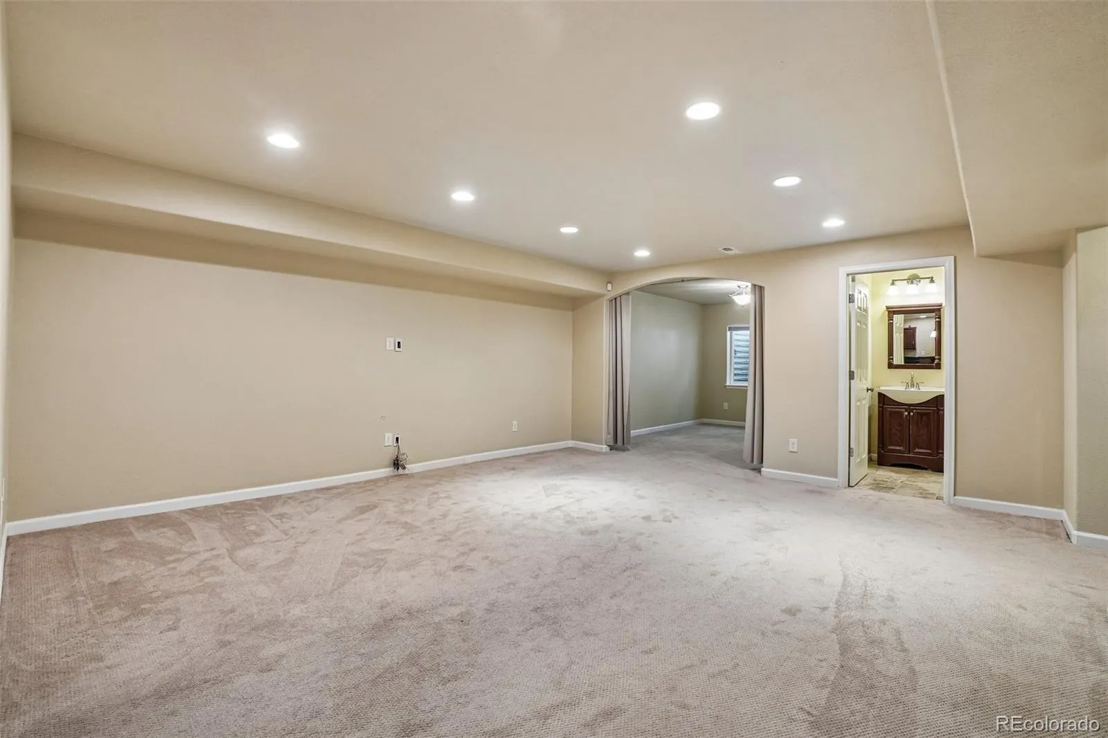 22668 E Lake Place Centennial CO 80015 MLS #REC5782513 04232026172613 1600 36