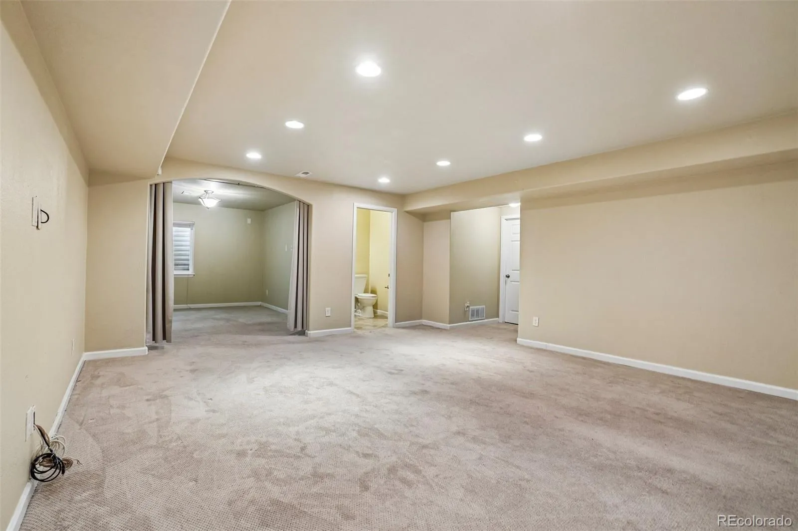 22668 E Lake Place Centennial CO 80015 MLS #REC5782513 04232026172613 1600 39