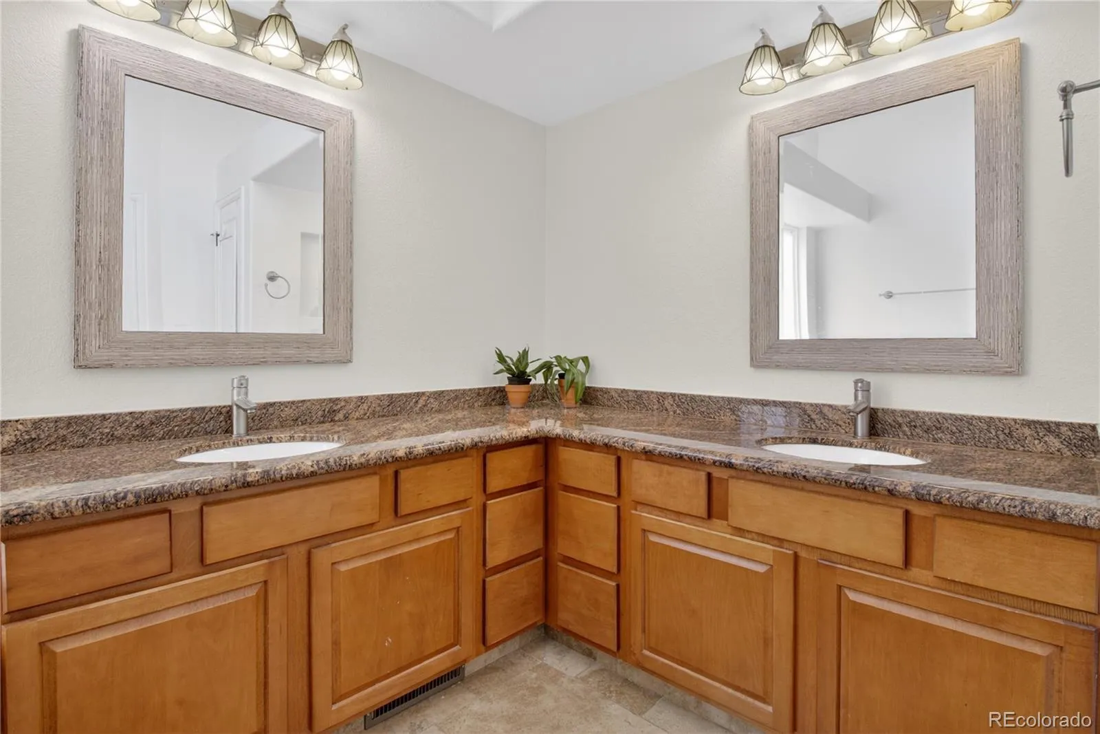 14152 Adam Court Broomfield CO 80023 MLS #REC5787143 05062026194521 1600 23