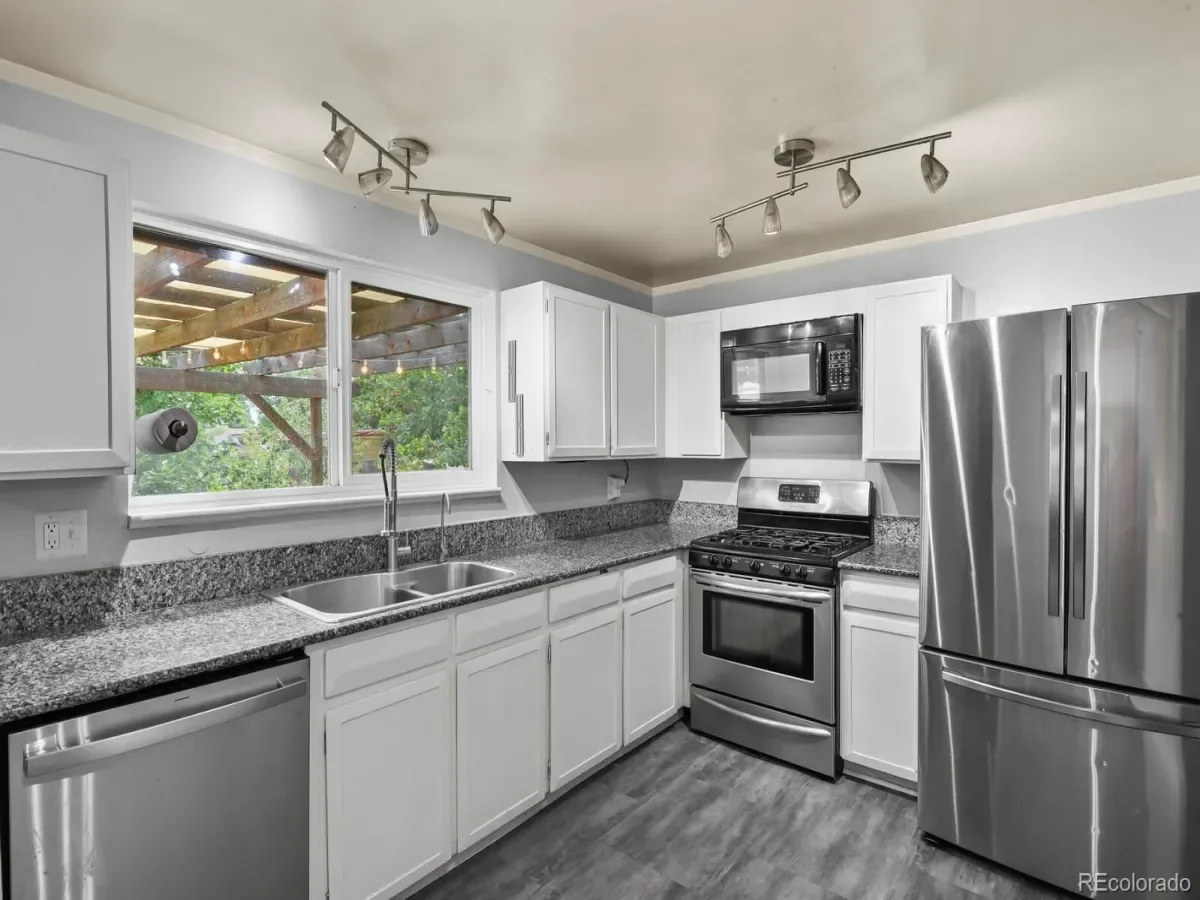 330 Depew Street Lakewood CO 80226 MLS #REC5794050 03132026041201 1200 6