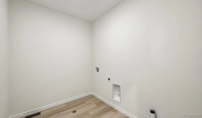 8745 Whiptail Loop Littleton CO 80125 | MLS #REC5796022 10092026183014 800 17