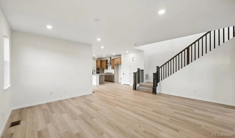 8745 Whiptail Loop Littleton CO 80125 | MLS #REC5796022 10092026183014 800 6