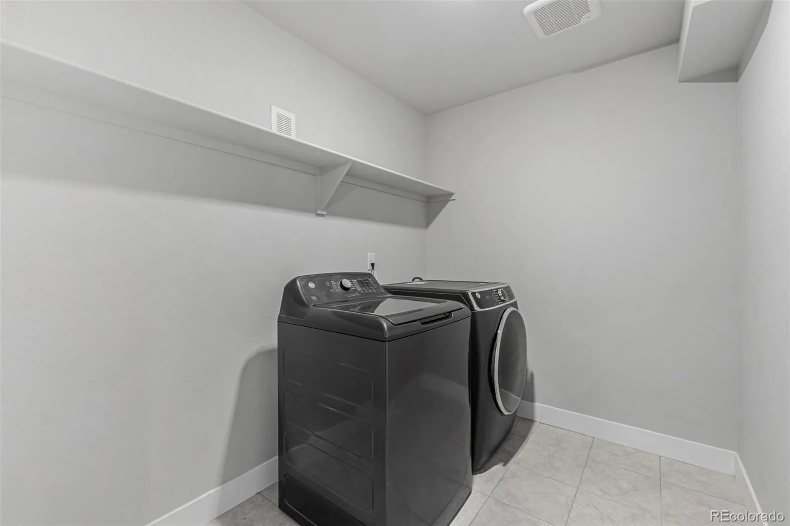 6034 N Nepal Street Aurora CO 80019 | MLS #REC5796355 08122026205215 1600 33