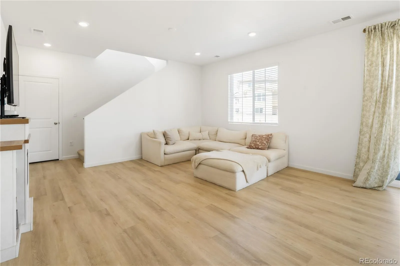 04012026174007 1600 12