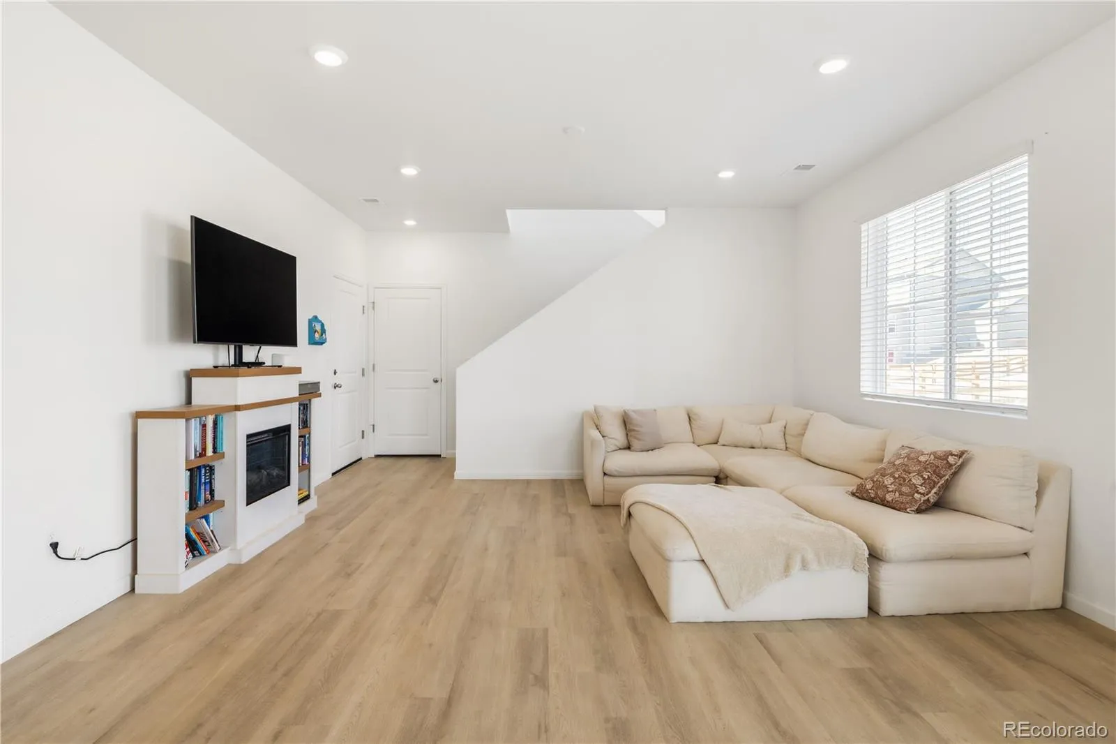 04012026174007 1600 14