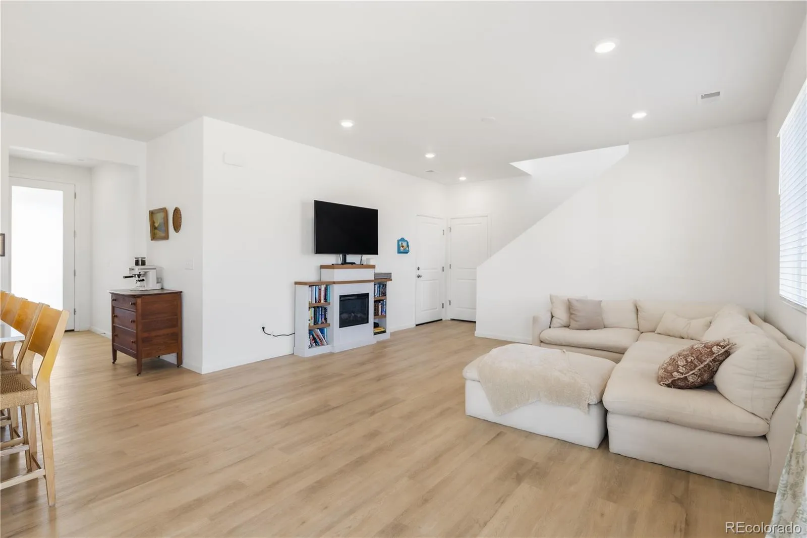 04012026174007 1600 3