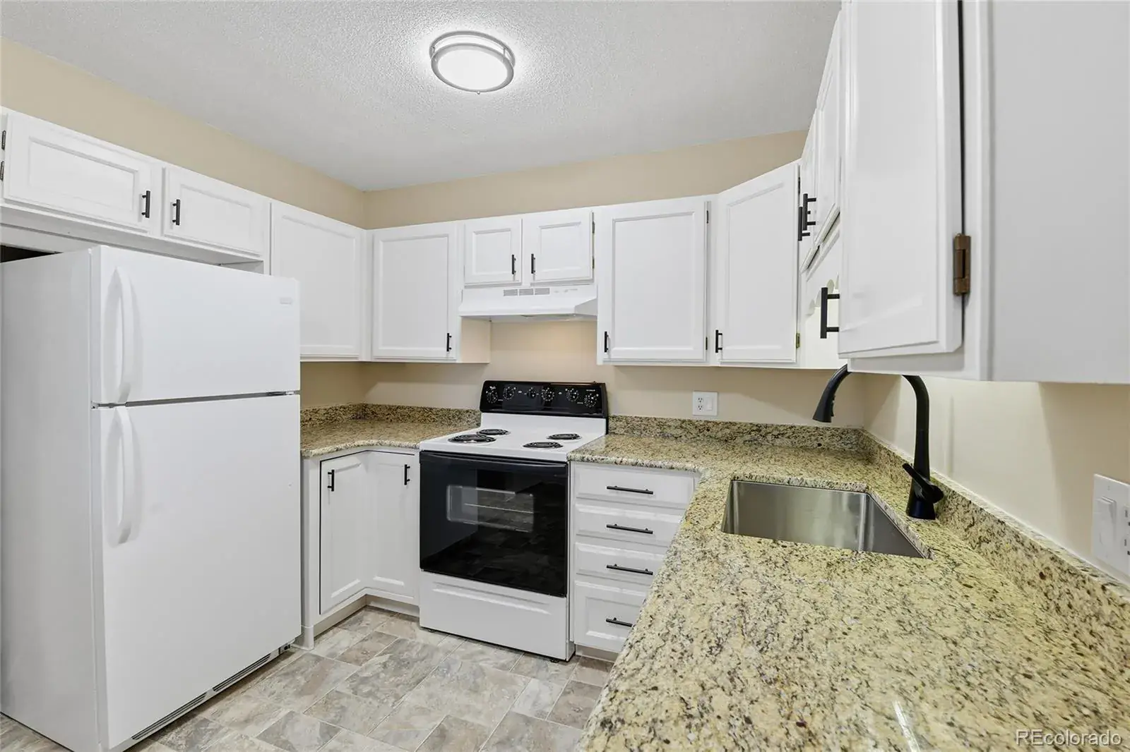 3022 S Wheeling Way #309 Aurora CO 80014 MLS #REC5804033 01312026010535 1600 10