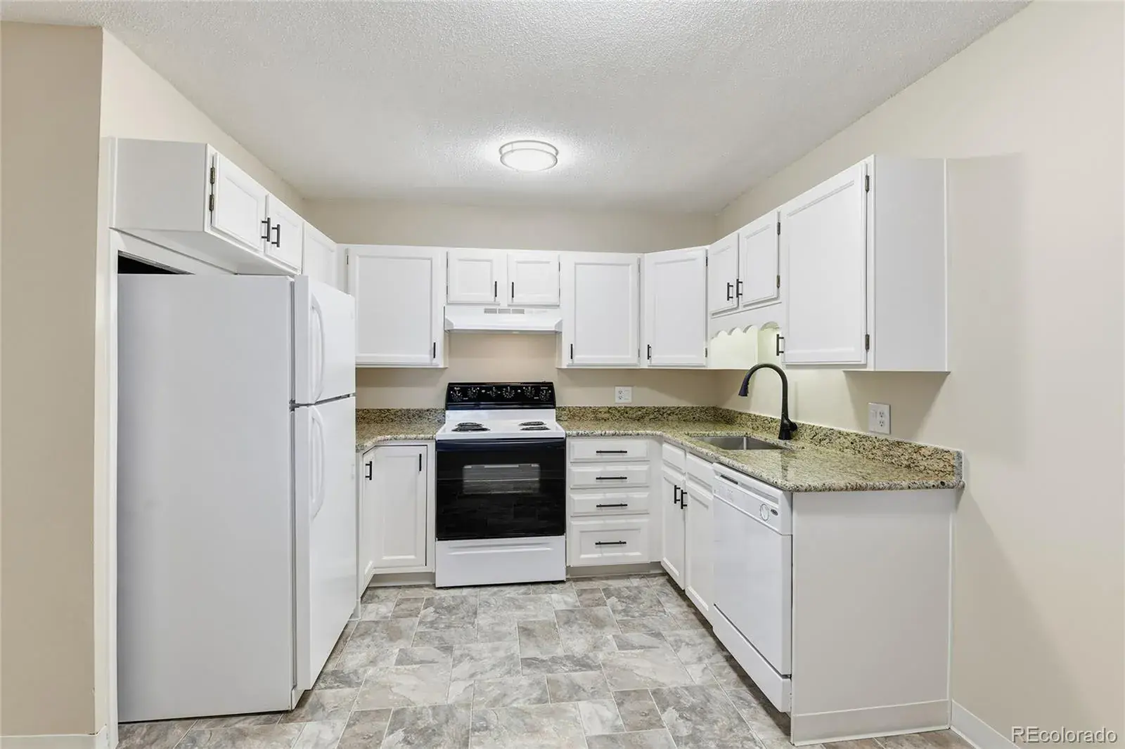 3022 S Wheeling Way #309 Aurora CO 80014 MLS #REC5804033 01312026010535 1600 8
