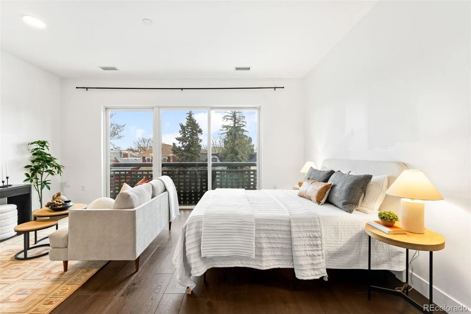 04102026212626 1600 8