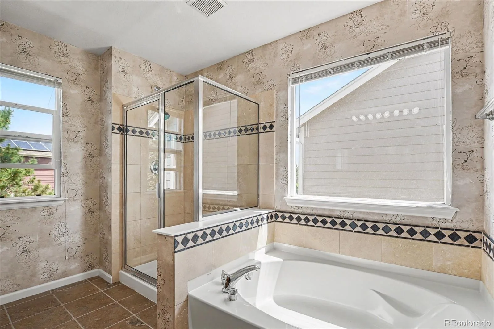 23502 E Alabama Drive Aurora CO 80018 | MLS #REC5809750 07022026044836 1600 4